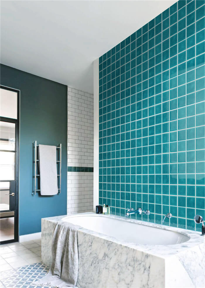 so distinctive to use pool feature tile as bathroom backsplash tile.jpg