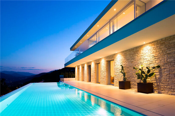 a grand villa has a marvelous swimming pool that uses light blue tiles.jpg