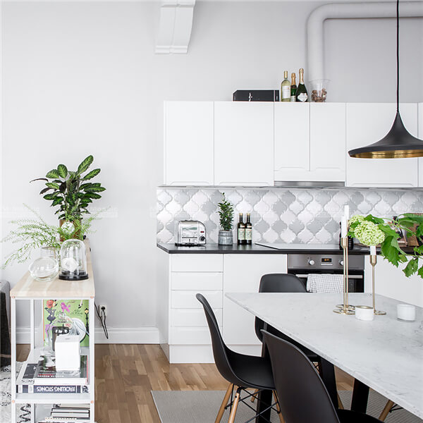 grey lantern mosaic tiles in kitchen