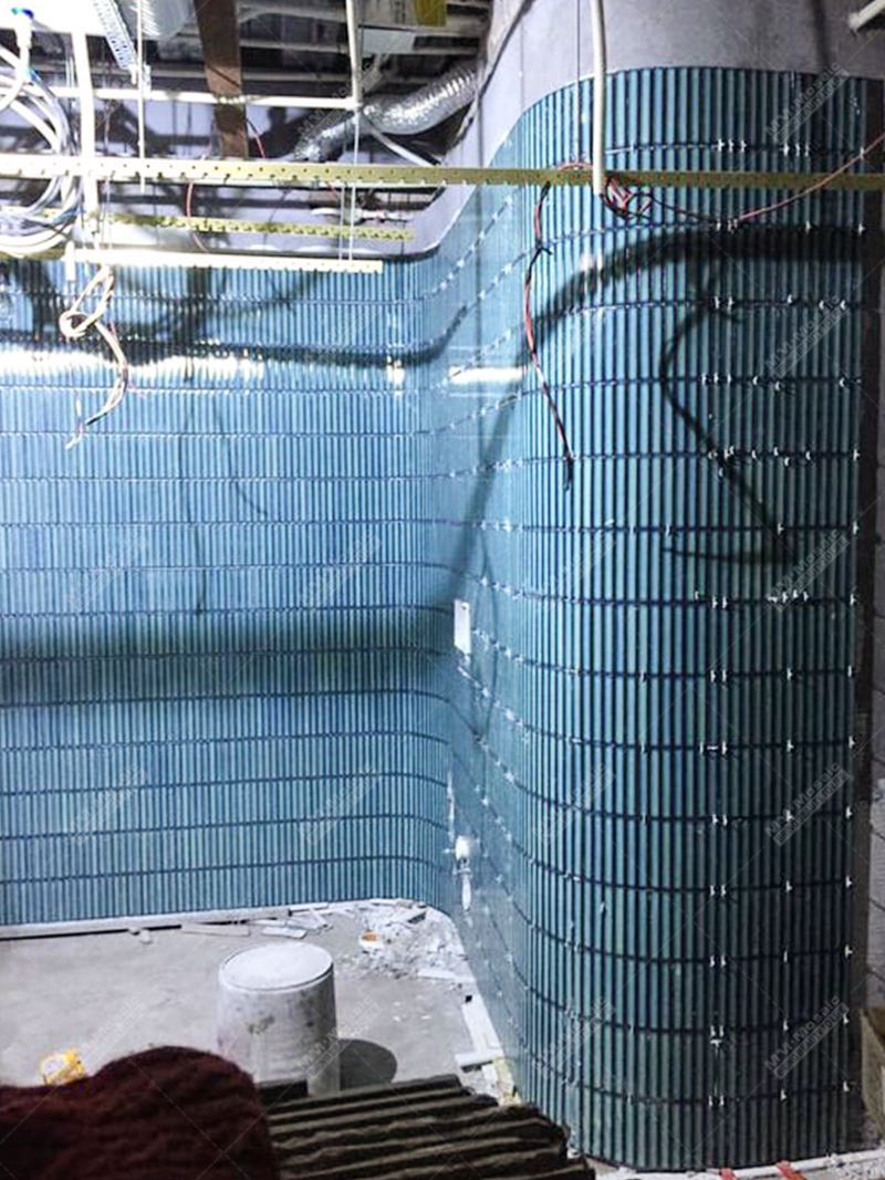 bathroom curved wall design with kit kat tile