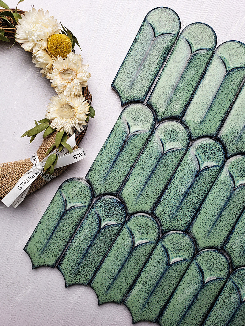 dark green plumage wall tile